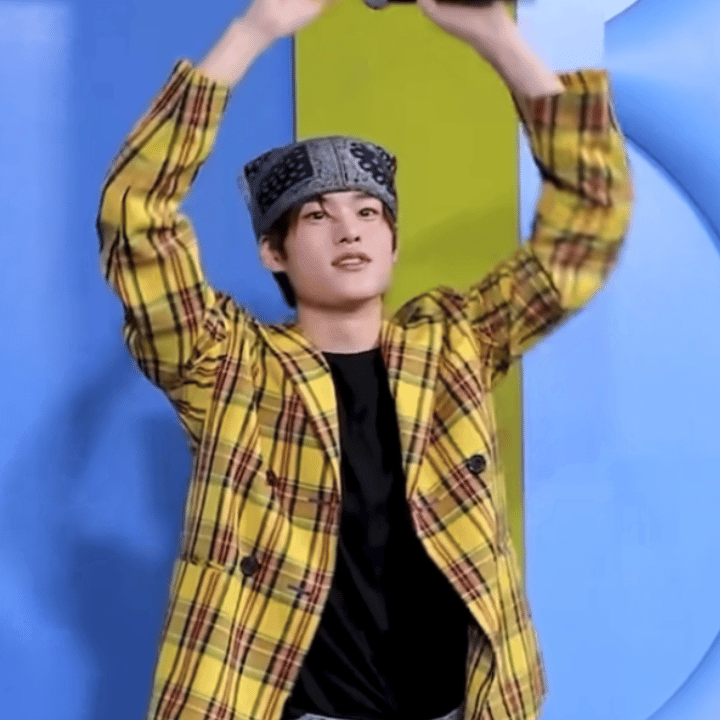 也不知道我家桃子这会儿在后台干什么