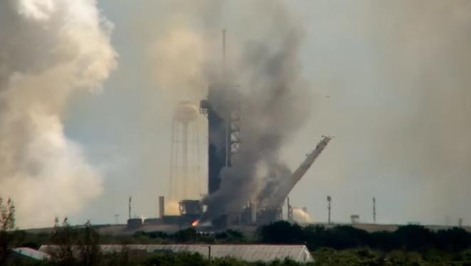 spacex猎鹰重型火箭 似乎把啥东西烧了？