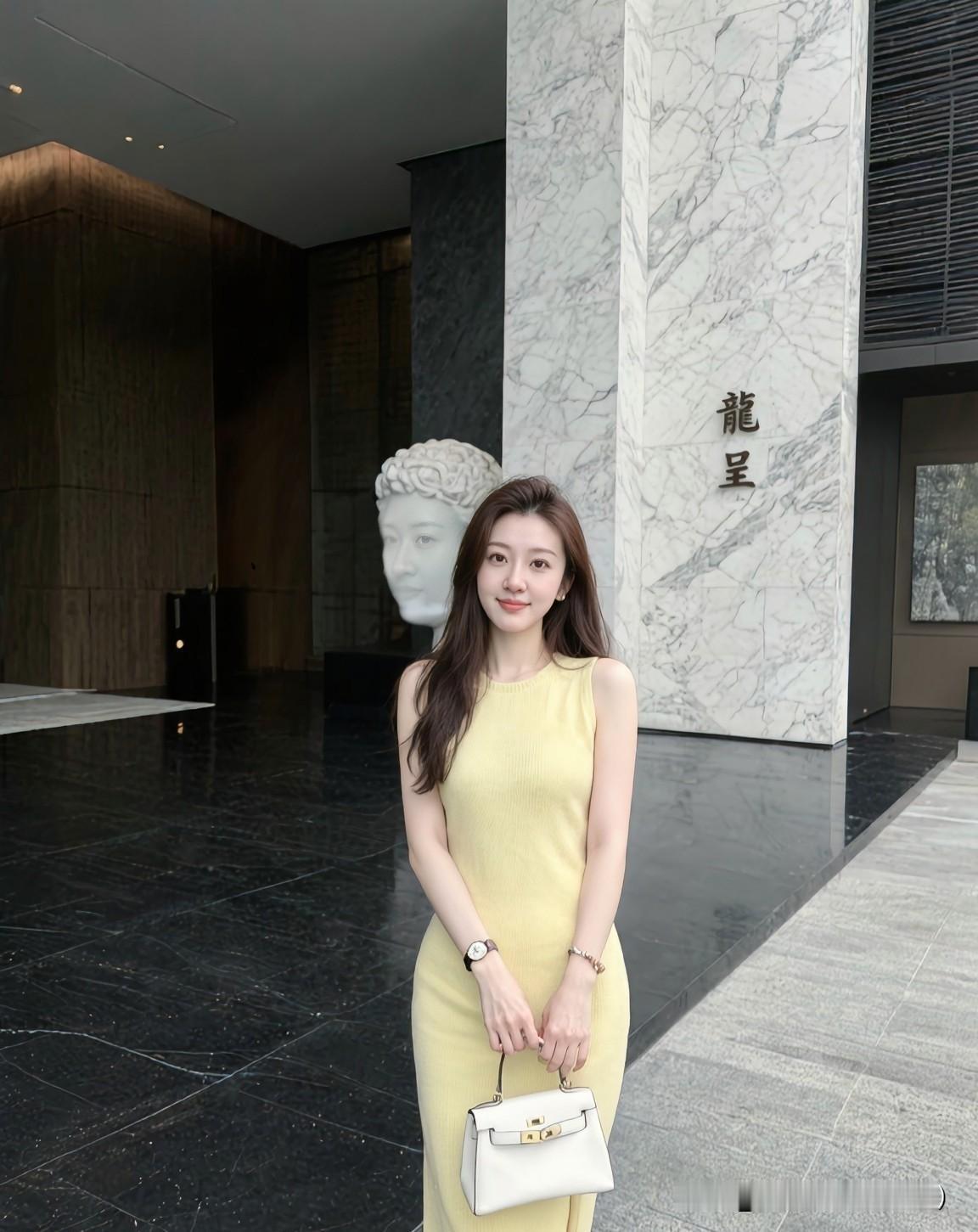 感情里要清醒，
别高估自己，
别低估人性。
女人在感情里最容易犯两个错：
一是觉