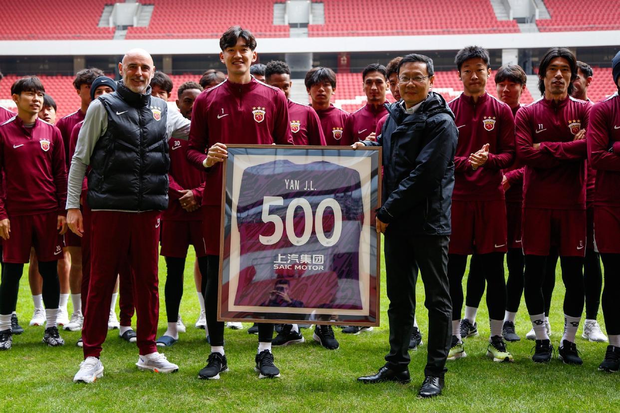 海港明天出发去马来西亚客场！前不久直升飞机也飞了！这次亚冠能否用一场胜利来证明中