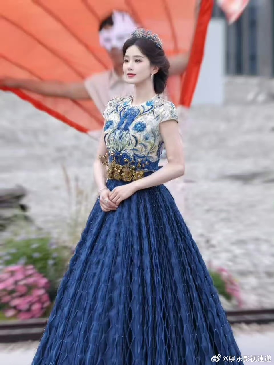 刘诗诗又在撩妹温柔又淡定，眼神轻轻一扫，全场女生都被她拿捏了✨ 