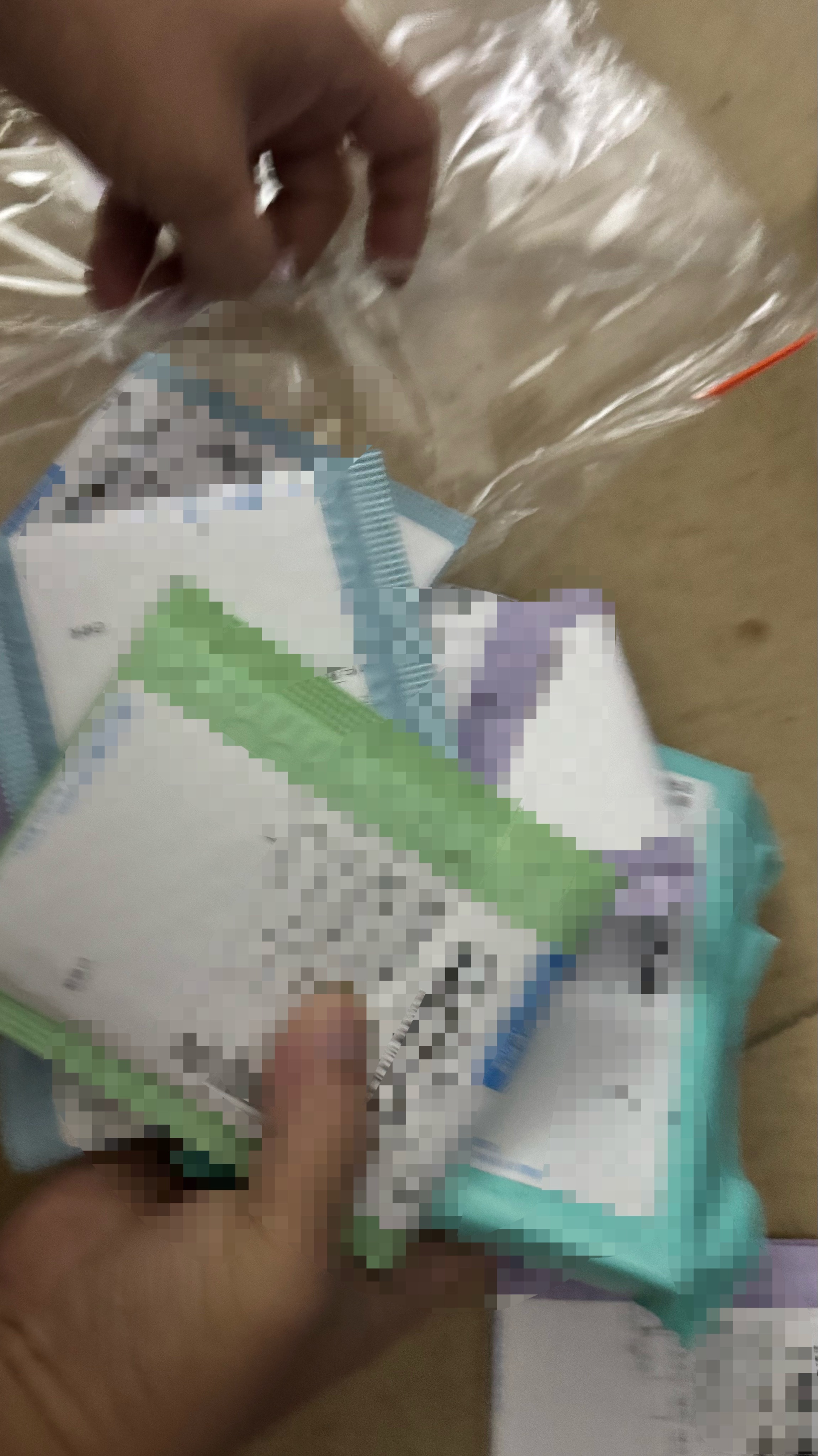 快递佬拿起来以为我刷单的，这样寄东西，我说是彩带，他说这玩意开业随地都有还要寄？