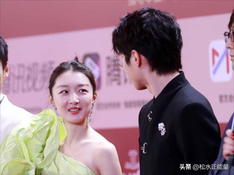 周冬雨 刘昊然
 
周冬雨和刘昊然这对搭档，真是内娱最让人猜不透的组合。
 
两