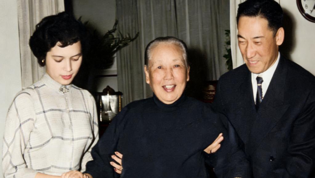 1949年，蒋纬国把养母姚冶诚也接到了台湾，姚冶诚没有兄弟只有姐妹，担心母亲孤单