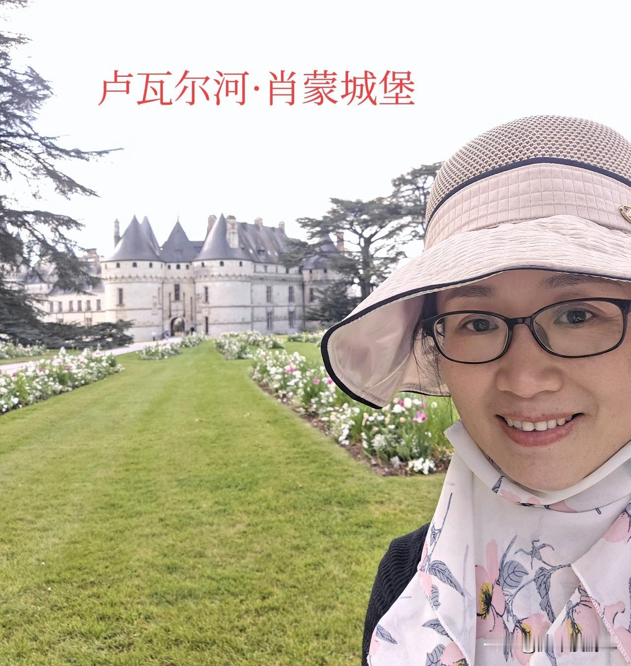 英国女作家伍尔夫，这样描述一种女性理想生活：

“挣到足够的钱，
去旅行，去闲着