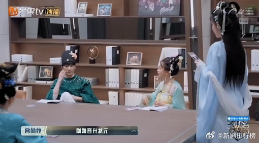 杨蓉掌握何老师嘴角起伏权大侦探这次杨蓉真的成功掌握了何炅的嘴角起伏权，一句夸奖让