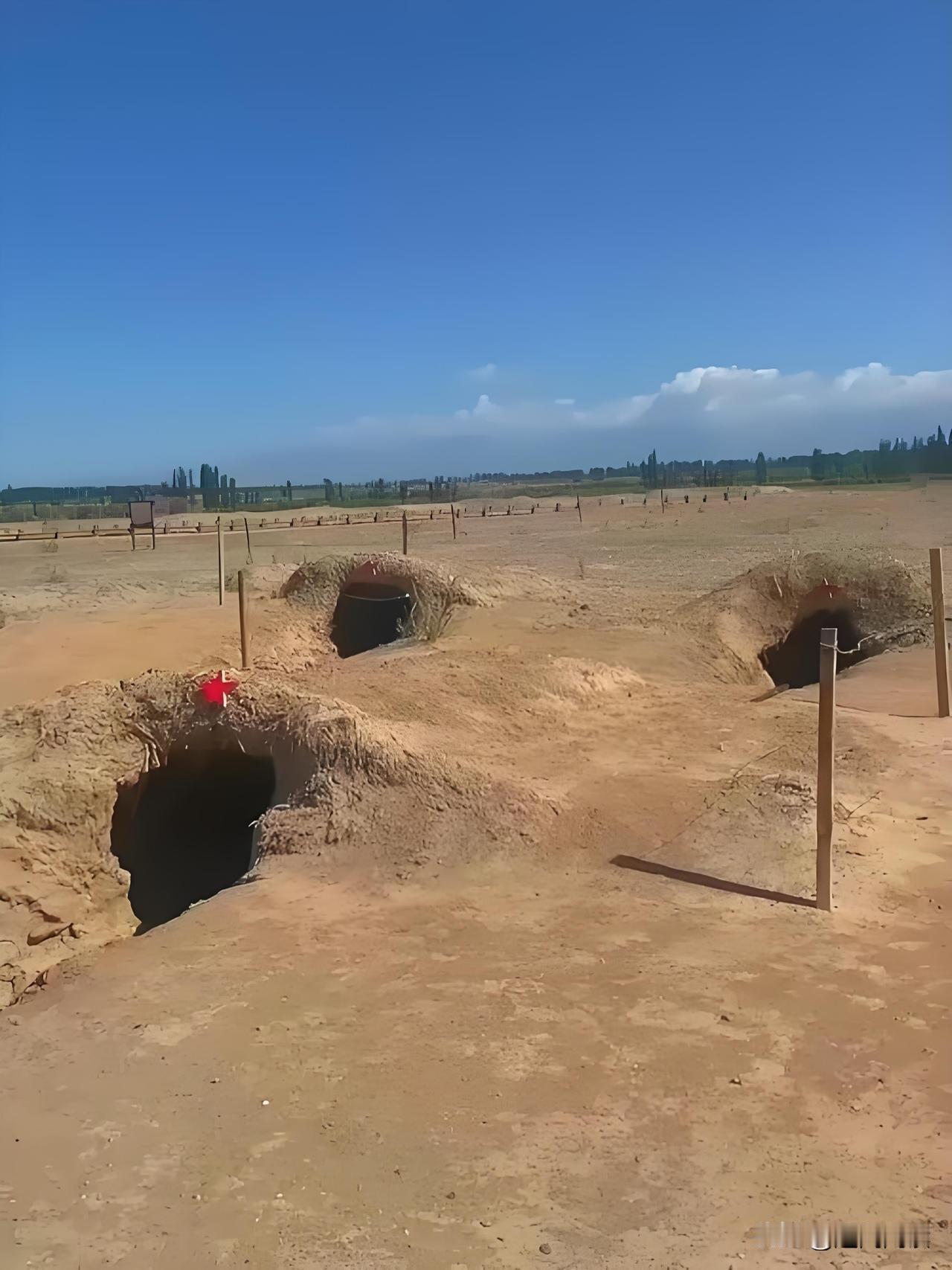 新疆红星二场50亩地窝子群：70年前战士们在戈壁挖的土坑，藏着最不该被遗忘的兵团