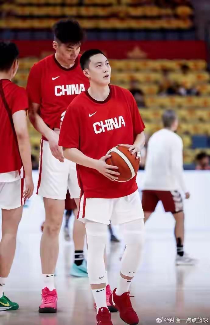 中国男篮最强暑假工！
王俊杰打巴林这支球队，发挥稍为正常下小小，赛后他都说到，是