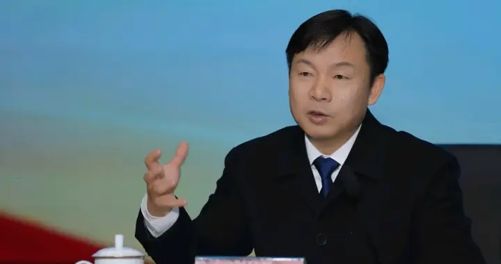 违反民主集中制原则，搞“一言堂”，湖南开放大学原党委书记龙献忠被公诉