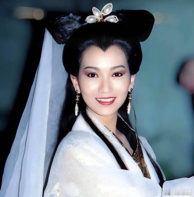 赵雅芝陈紫函两代青白同框杀疯了 天呐！浙江这片土地是有点浪漫在身上的吧～老师和老