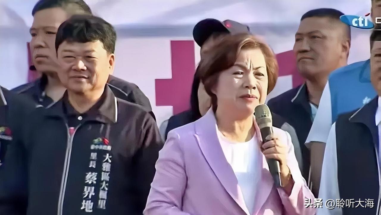民调落后又怎样？杨琼璎一场万人造势直接宣战，台中姐弟之争已经进入生死倒计时。
 