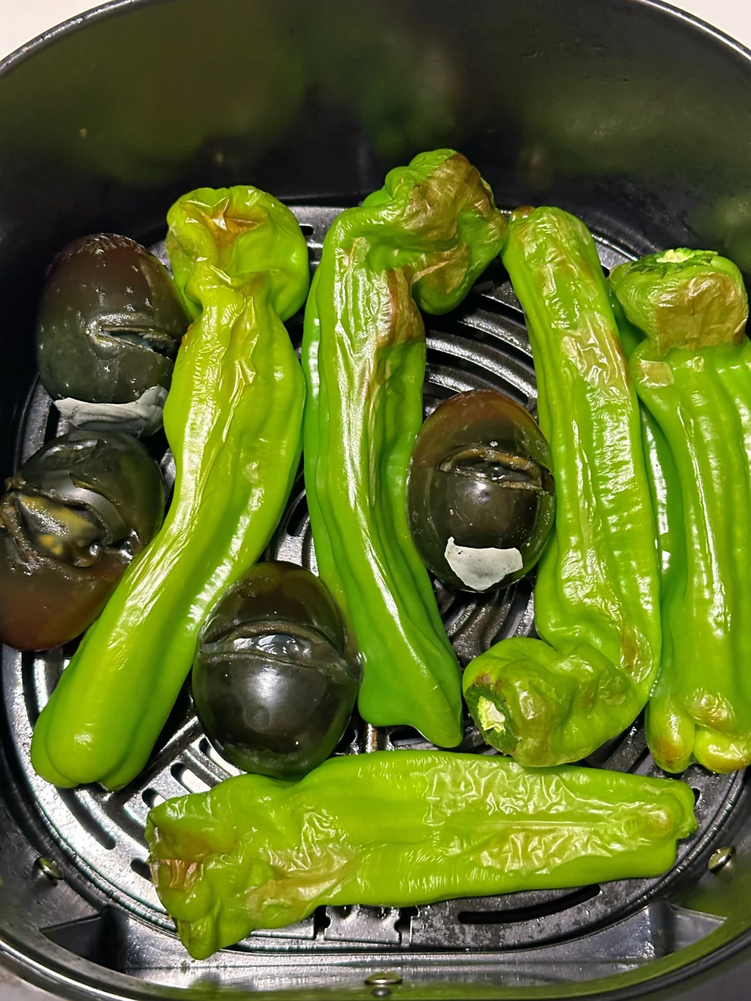 邪修懒人版，空气炸锅擂椒皮蛋，巨巨巨好吃