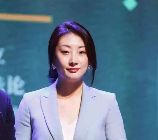 宗馥莉接班难？民企二代们的困局：左手金钥匙，右手铁枷锁

宗馥莉们的接班故事，像