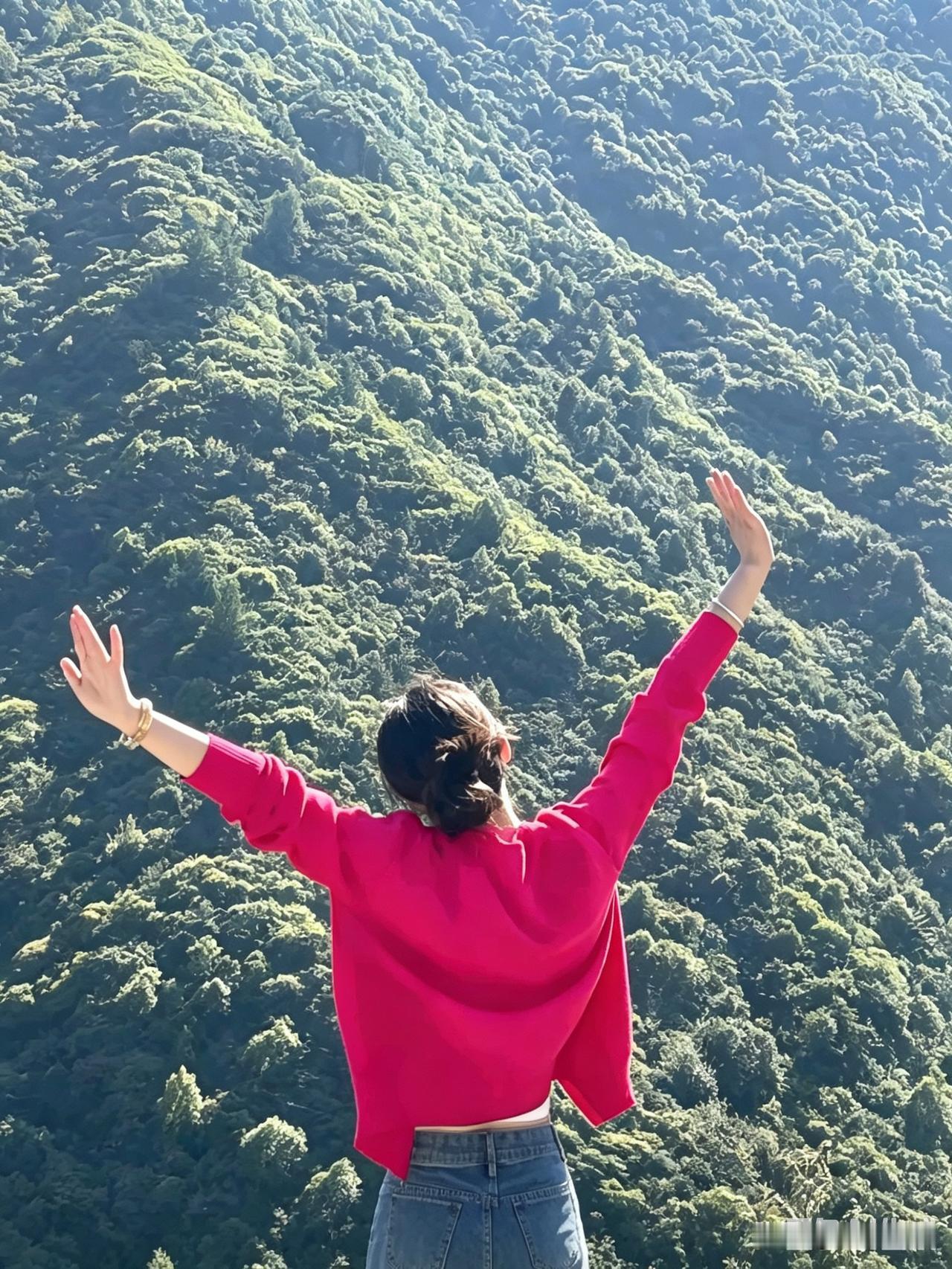 活到四十多岁，学会洒脱。
当别人委婉的赶你走的时候，别问为什么，不要争辩，不要觉