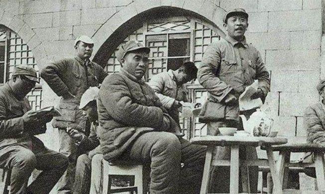 1947年胡宗南占领延安，老蒋得意洋洋参观后彻夜难眠，这是为何？
“报告委员长，