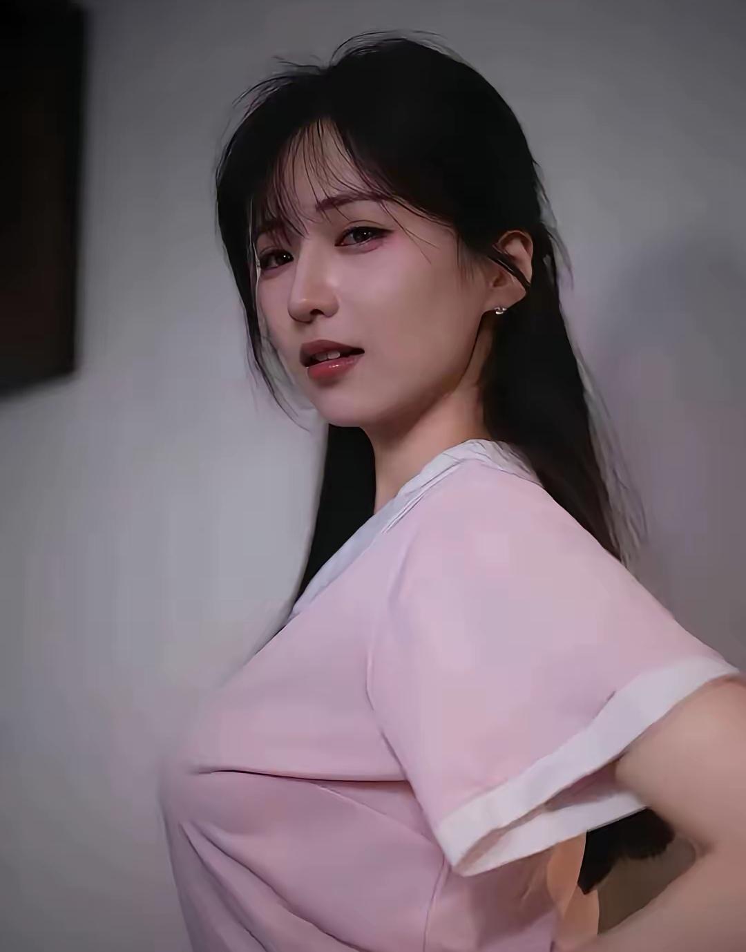 让女人上瘾的“臭男人味”，到底是啥味？ 
 
经常闻“男人味”上瘾的女人都知道，