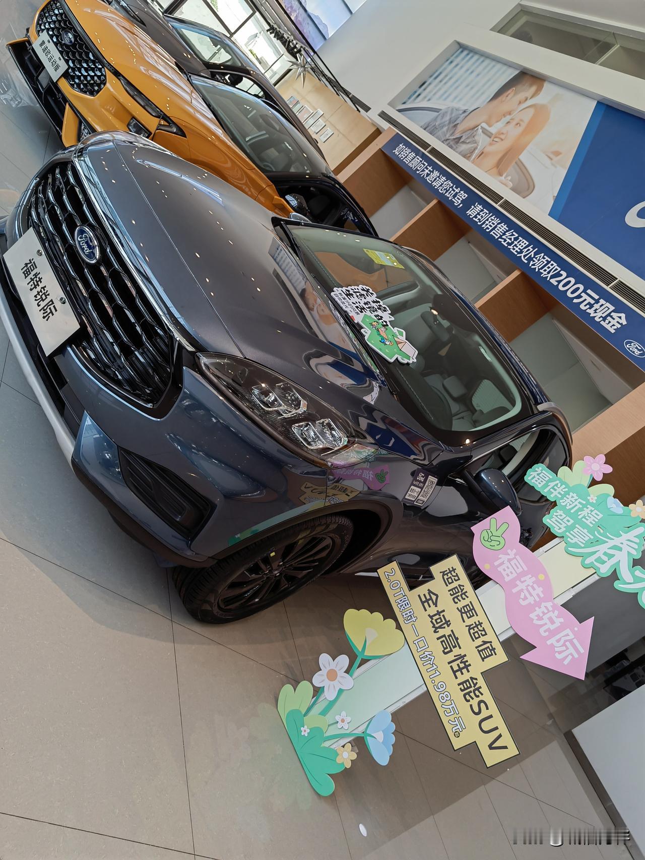 73 岁的老男人想要换车了。今天来给车子做保养，在大厅看中了这辆车，价格合适，车