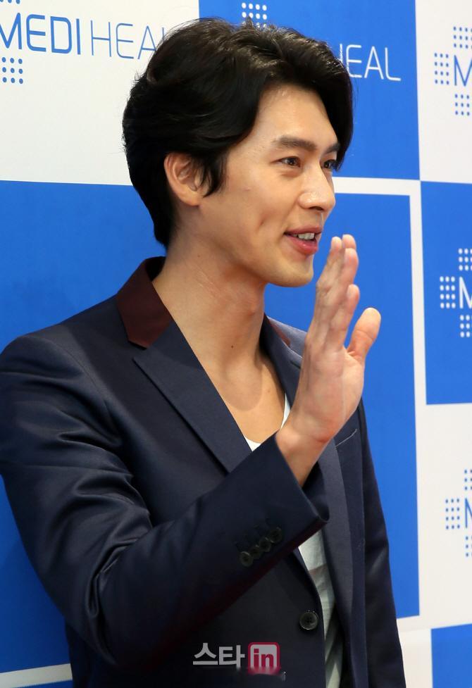 玄彬玄彬玄彬 韩国制造   2015年8月21日玄彬出席明洞美迪惠尔 专卖店开业
