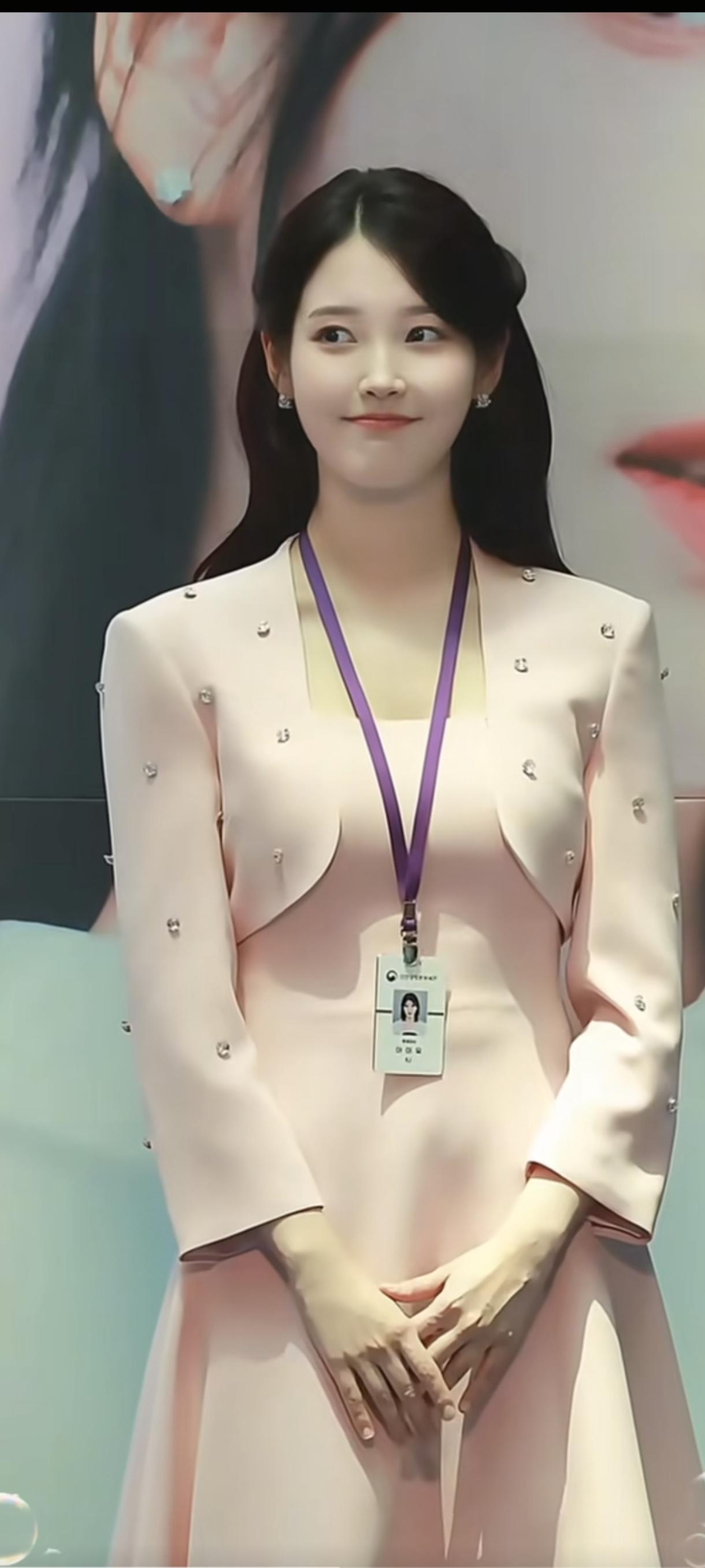 韩国明星李知恩美女图