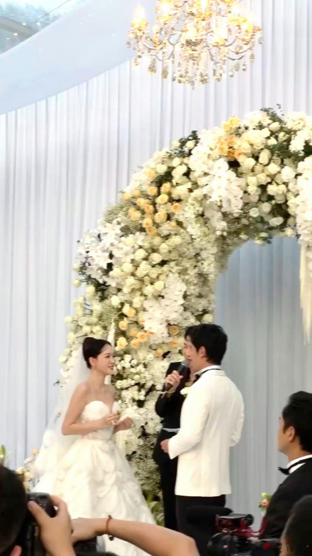 #陈乔恩Alan互说誓言# 陈乔恩婚礼哭了，和Alan互说誓言太戳人了，陈乔恩：