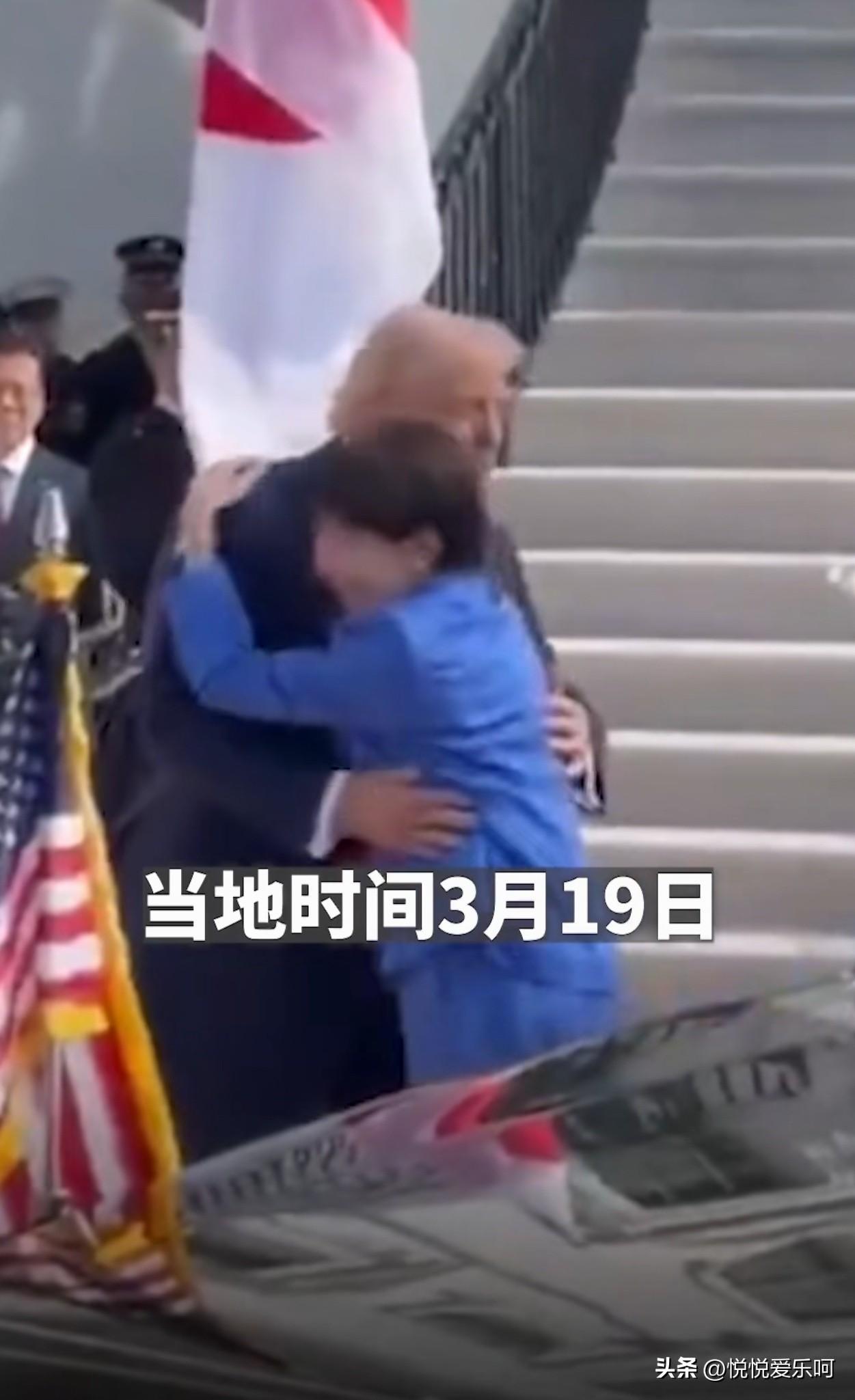 分享我这周有趣的事：高市早苗和特朗普的这个拥抱，特朗普看着还正常，高市早苗不知哪