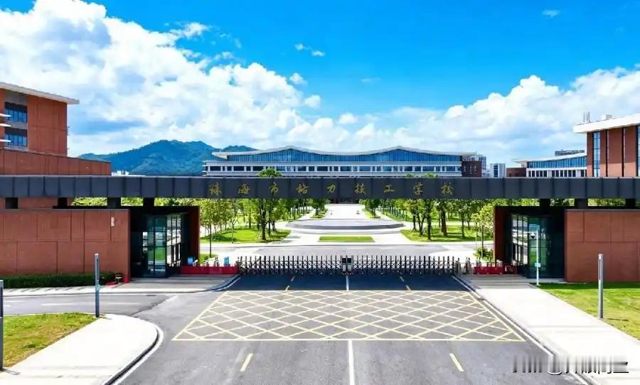 格力办技校，董明珠亲自当校长

72岁的董明珠又搞了个大动作，格力自己办技校了，