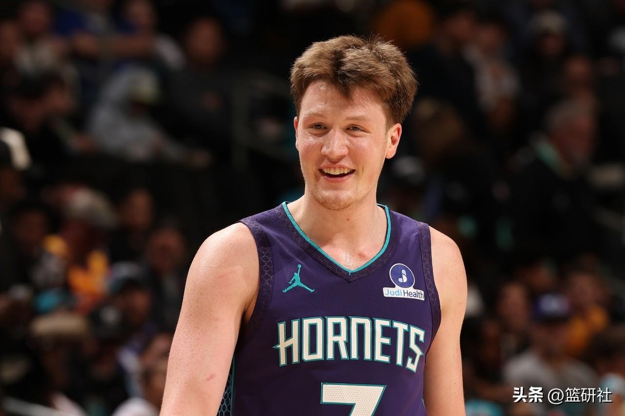 克尼佩尔的未来真的无限可能

历史三分榜前十新秀赛季三分命中数:
库里，166个