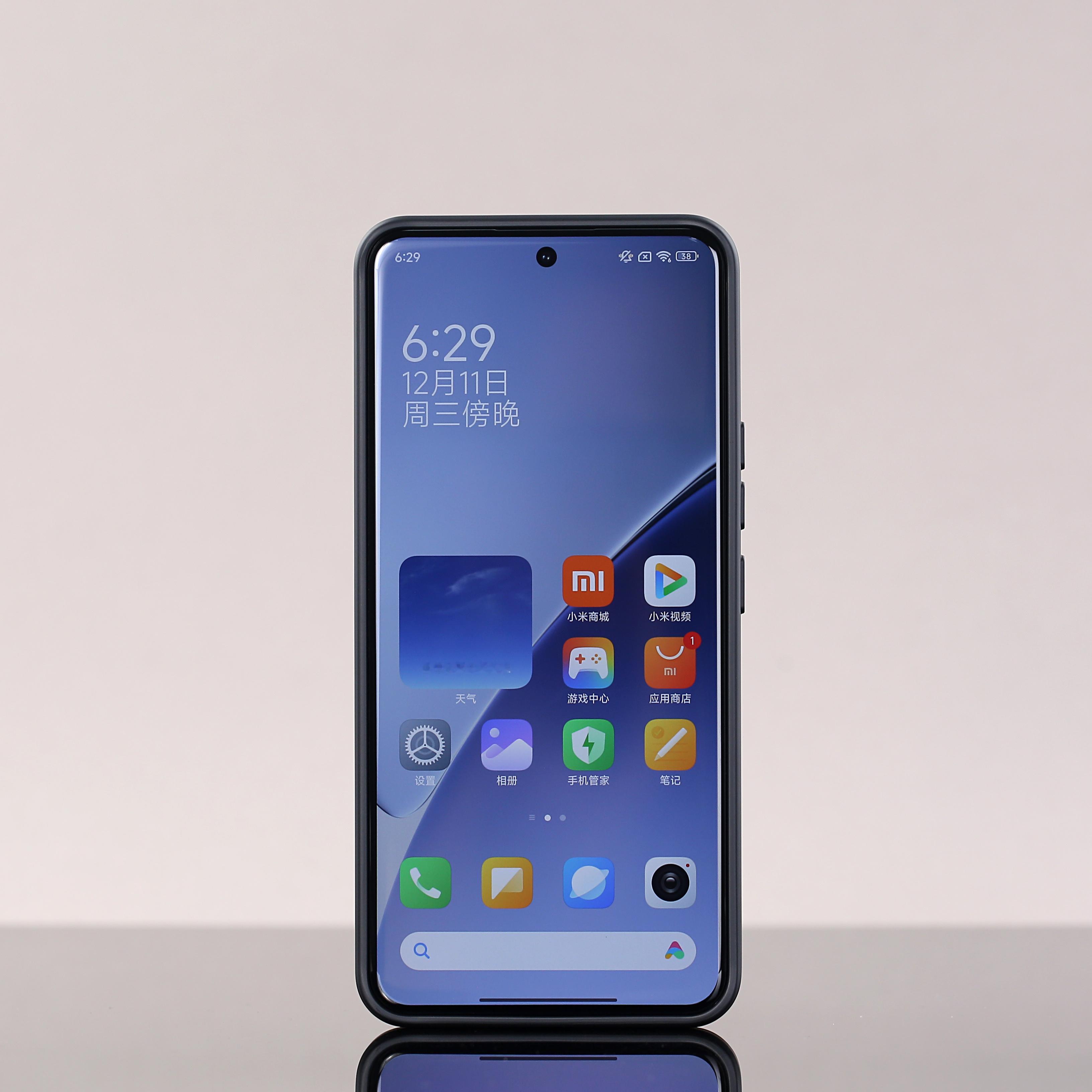 小米 15 Pro 013，这侧边设计，对手势滑动操作更友好[嘻嘻]试过便知道 
