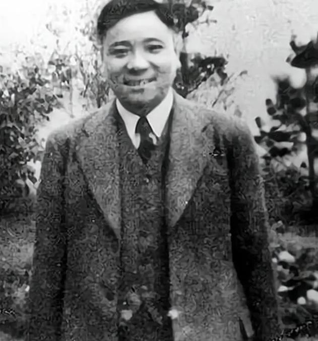 1939年，中共情报人员袁殊被76号抓获，特务要他招供，谁知袁殊却一点都不慌：“