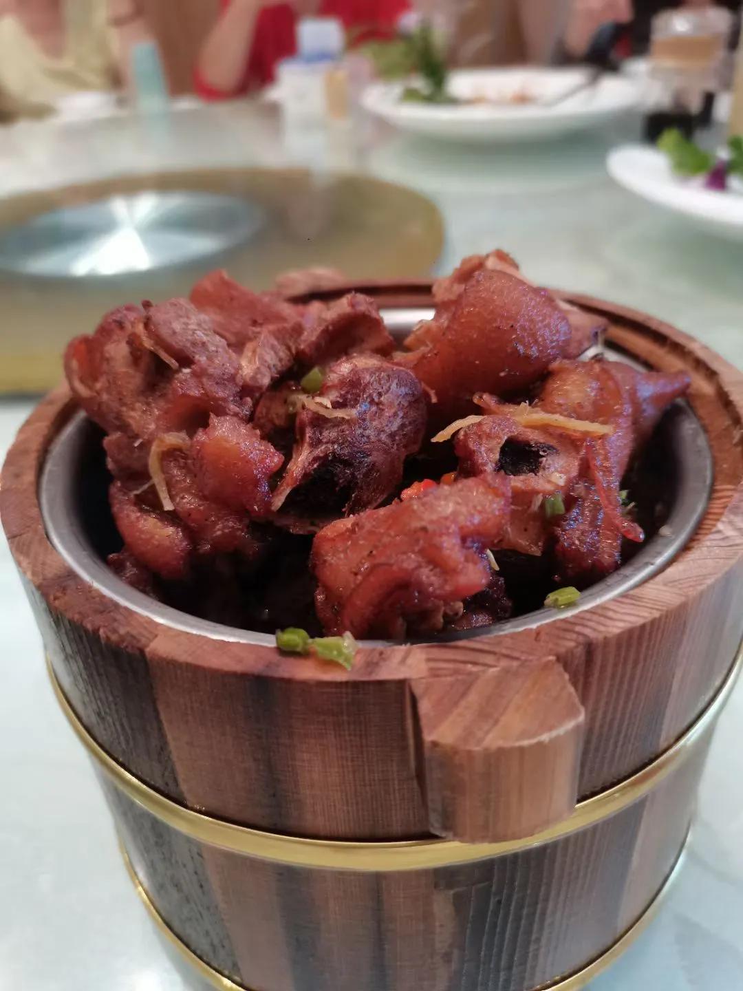 美味共享，友谊长存，感谢朋友盛情邀请，我们一起品尝美食，畅谈人生！

  #美食