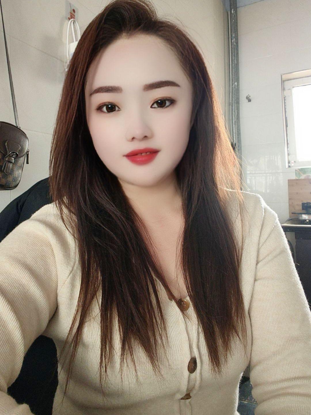 “爱是下意识的惦记和心疼 唯独不是 那句 我对你已经够好了...”