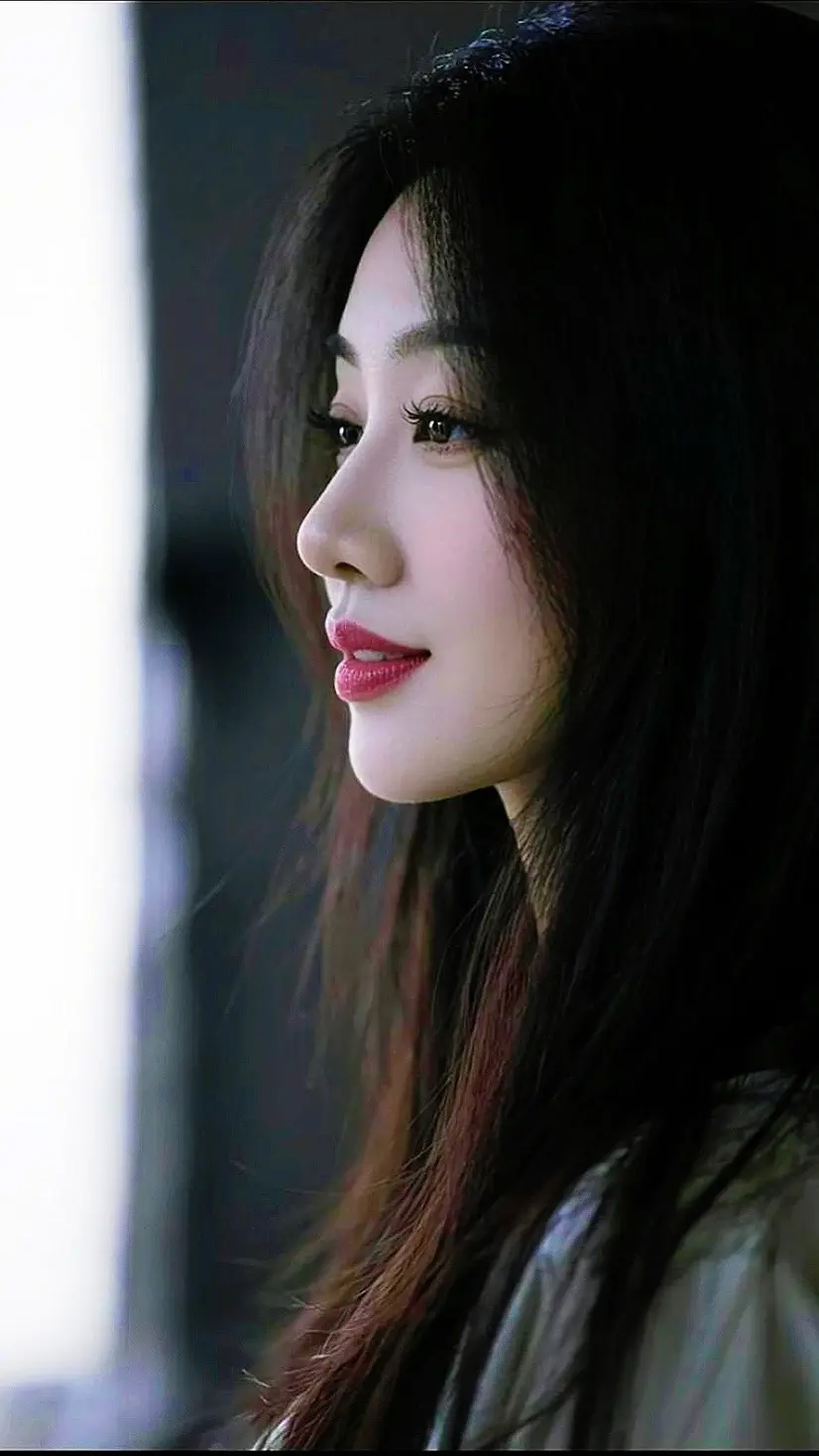 万家灯火，有的人容貌出众，却没遇到良人，有的人平凡普通，却被人捧在手心...