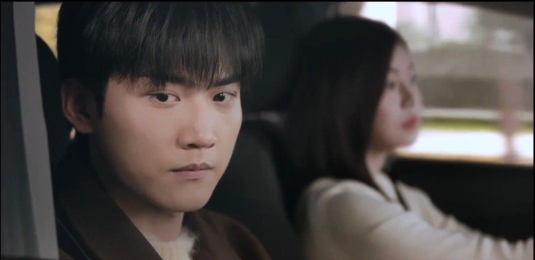 看这张脸对着女主卖🍵耍心机，嗑不到甚至想吐槽是人之常情吧不算木头，但关键也没啥