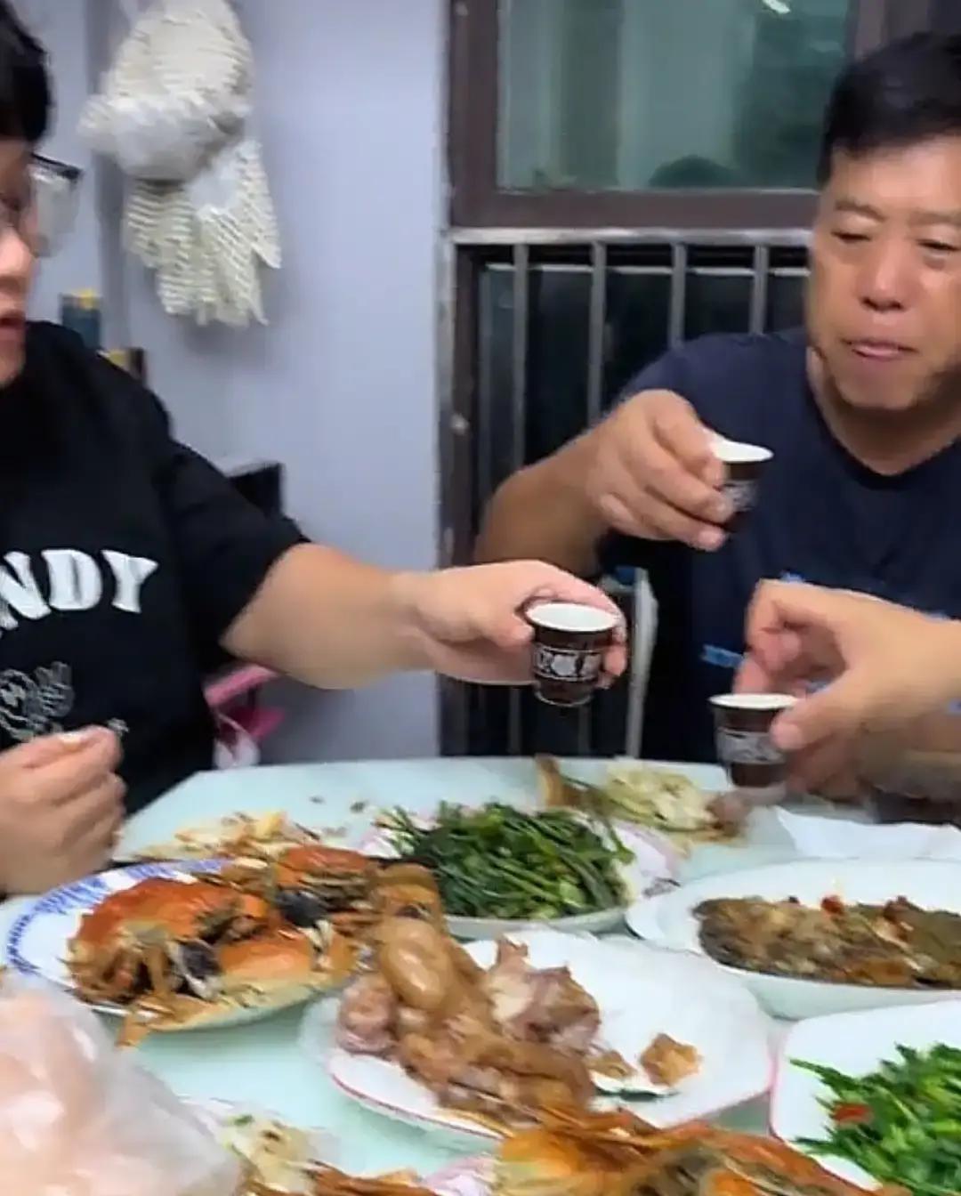 看了田静最近发的视频，心里五味杂陈，突然觉得郭威这三十来年的人生，绕了一大圈，终