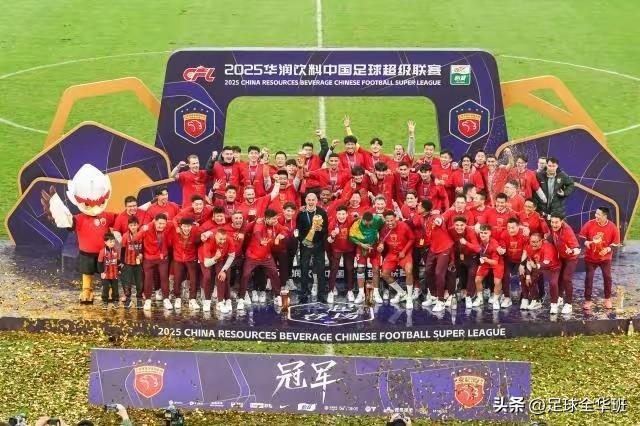 上海海港拿100个中超冠军有什么用？亚冠垫底，丢人现眼。跟广州恒大有得比吗？
