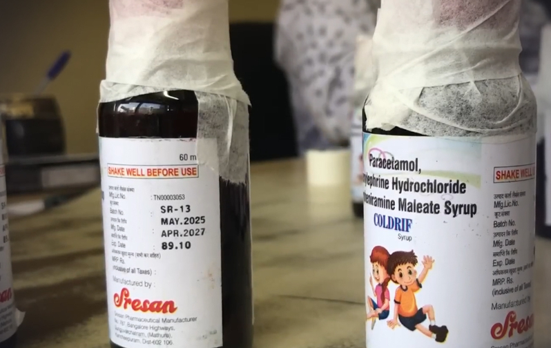 因为至少24名孩子因服用印度本地止咳糖浆不幸身亡，这下印度政府坐不住了。去年底，