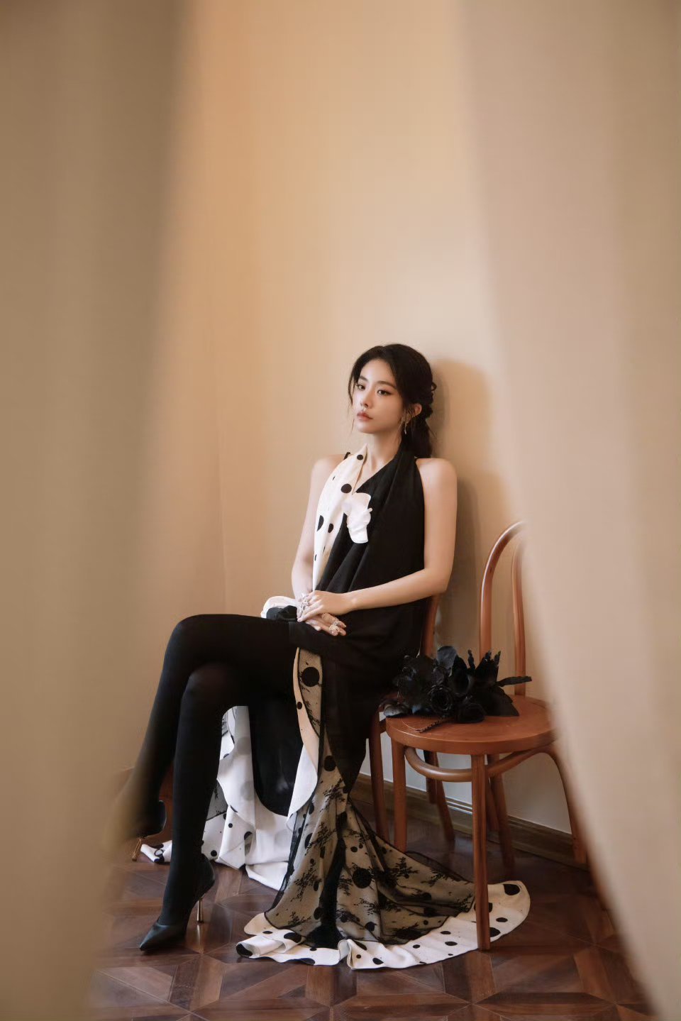 喻言裙里丝喻言绝美公主提裙喻言 ​​​