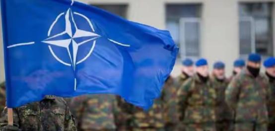 默克尔突然爆料，令全世界极度震惊！导致俄乌冲突大爆发的居然不是老美，而是波兰刻意