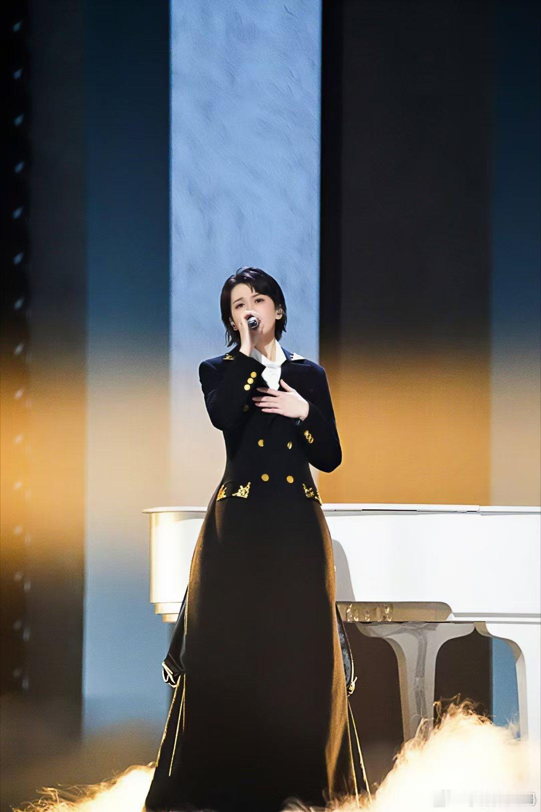 曾沛慈喊你来湖南吃酱板鸭酱板鸭替湖南文旅打入乘风内部湖南文旅赢麻了！酱板鸭借乘风