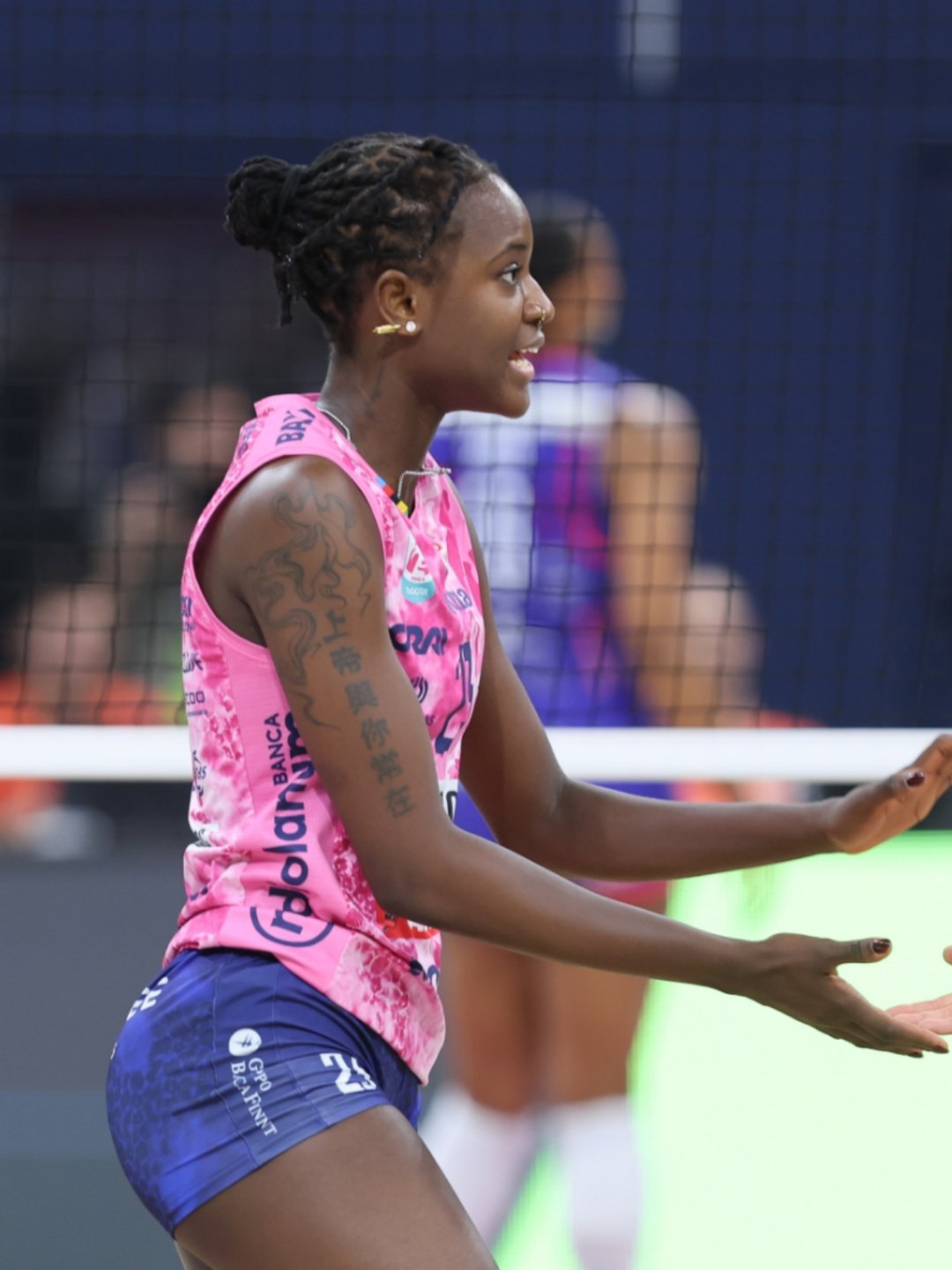 西拉女士的中文纹身，emm...意大利女排联赛