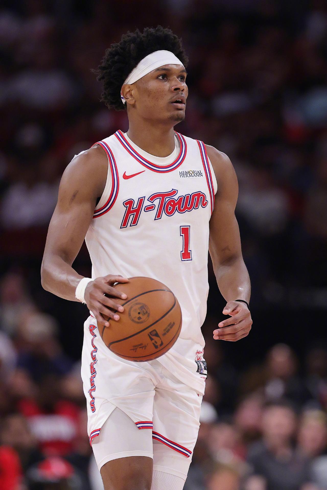 年轻就是好啊！
昨天刚打了四十多分钟，今天背靠背的比赛还能这么有活力，各种猛冲猛