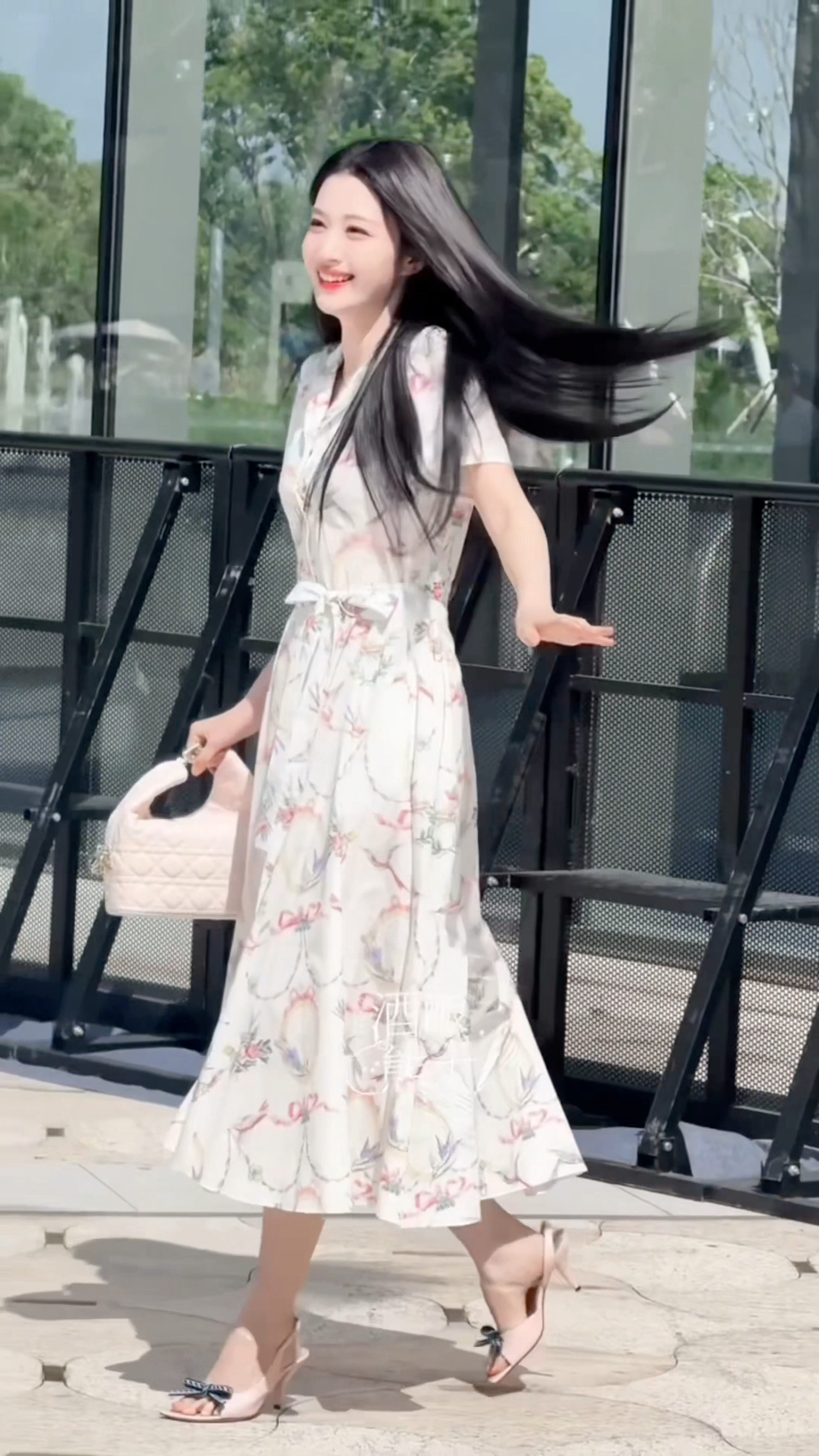 谁懂我这里耸肩憨笑真的太可爱了 