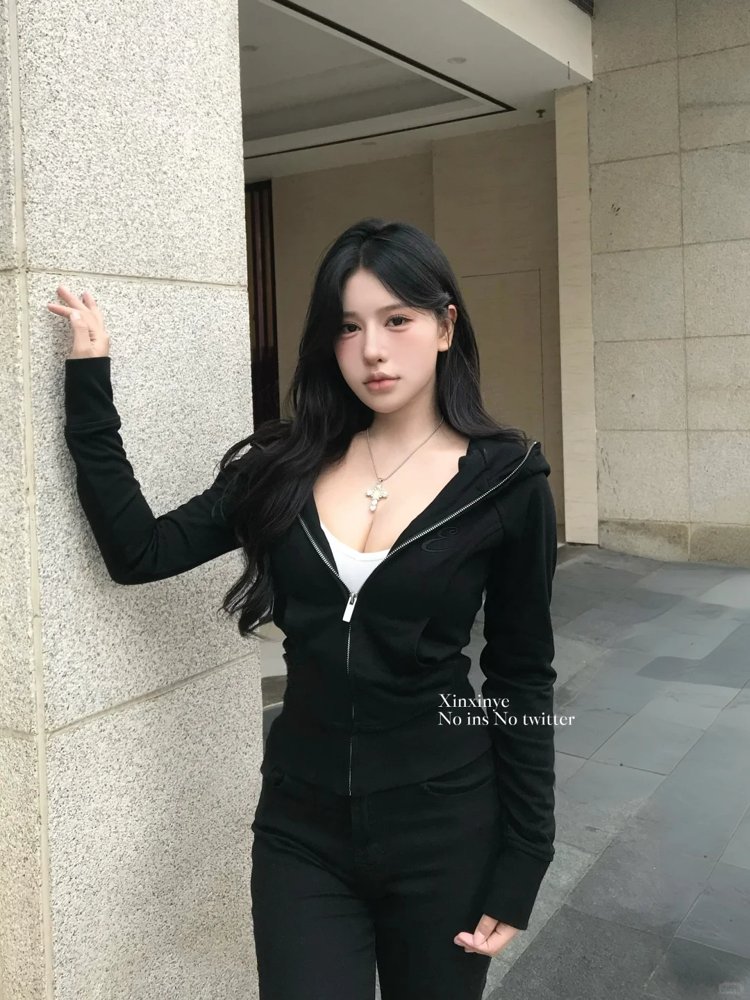 黑色显瘦秋冬外套 OOTD 分享真正的显瘦