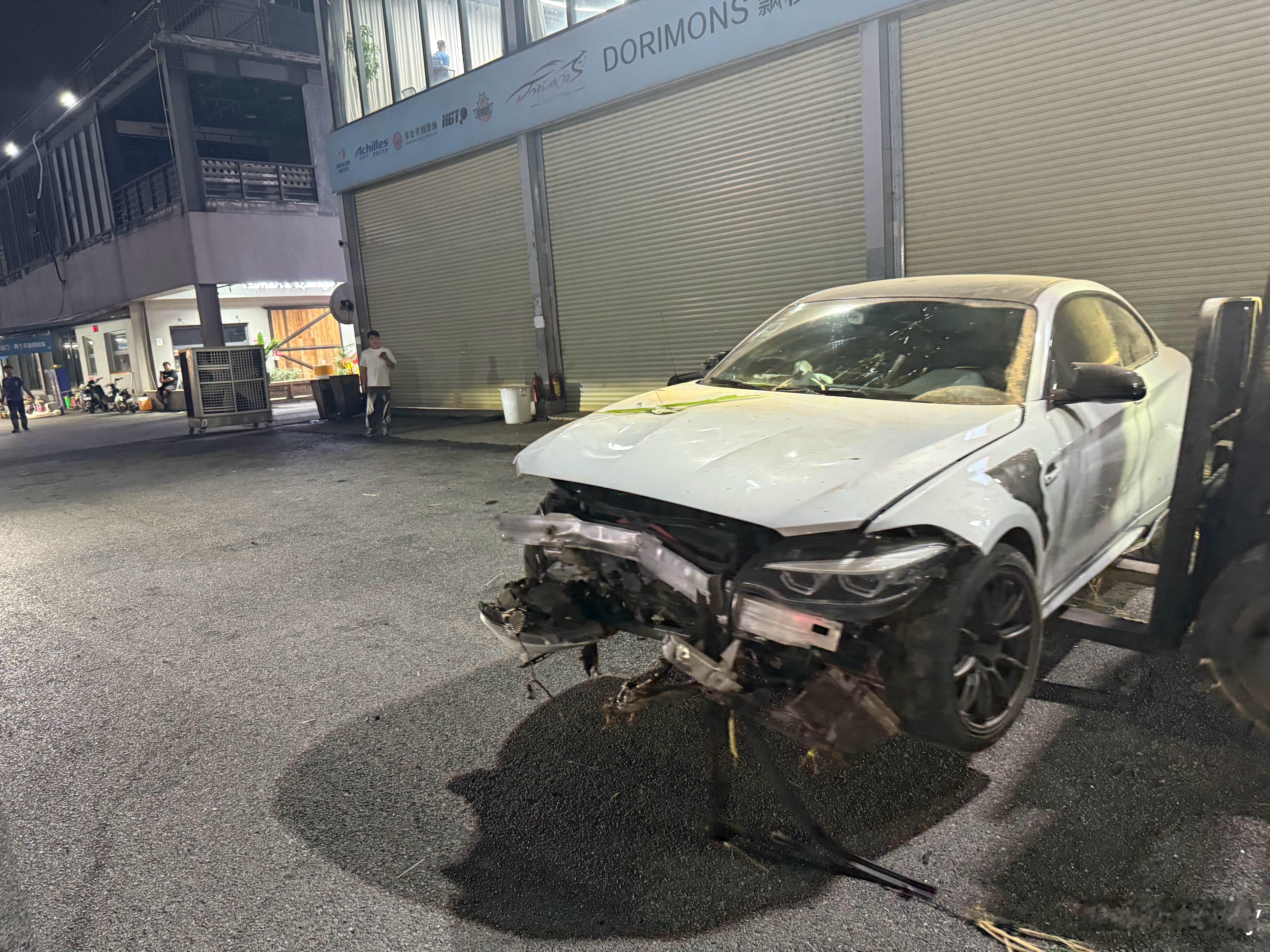 最近好不容易有空来赛道跑一节结果刚到有车就冲出去了听说人直接进医院 ​​​