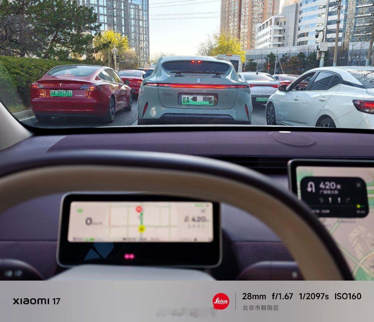 阿维塔的车基本没有后窗设计……我听到好些朋友说会担心安全。你们开车经常看车内的后