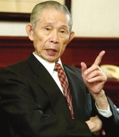 2008年，富商王永庆去世，子女惊讶地发现，父亲在瑞士银行竟有400亿存款。随后