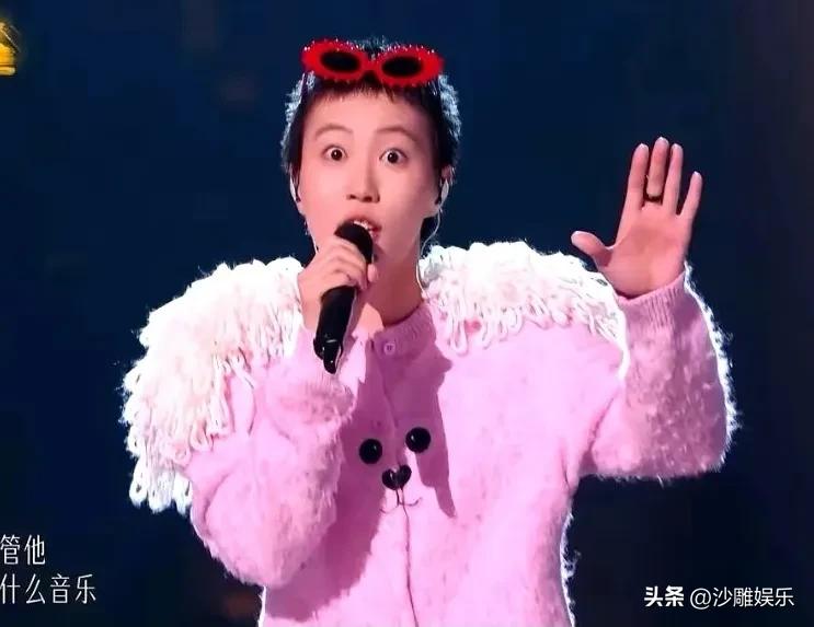 窦靖童，玩嗨了！

6月12日晚，《歌手2026》第四期月度决赛打响，“7进4”