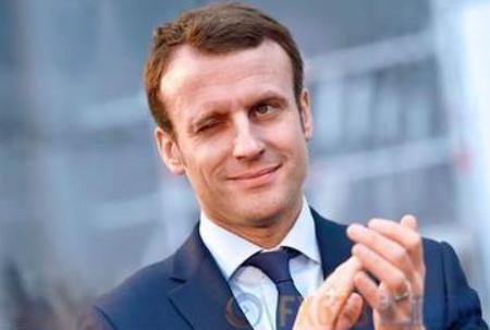 为啥独宠法国？
因为马克龙有自己的主意！


德国经济虽然比法国强
可自从默克尔