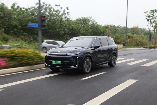 人民需要什么，五菱就造什么！华为乾崑ADS 4+鸿蒙座舱，这台大六座SUV把全家