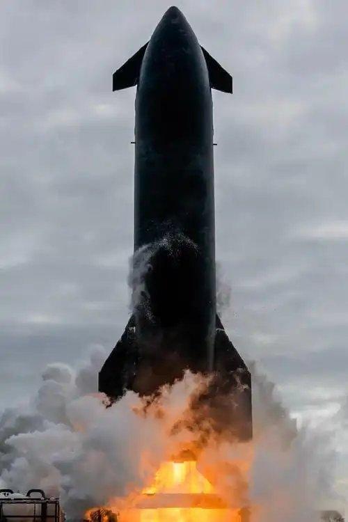 SpaceX星舰第13次试飞星舰第13次试飞，一级溅落时部分发动机没点着，但二级